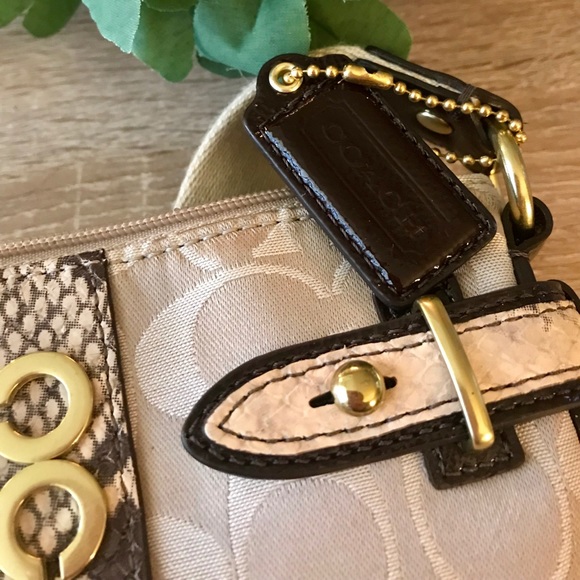 Signature Coach Collection Crossbody - Picture 3 of 7